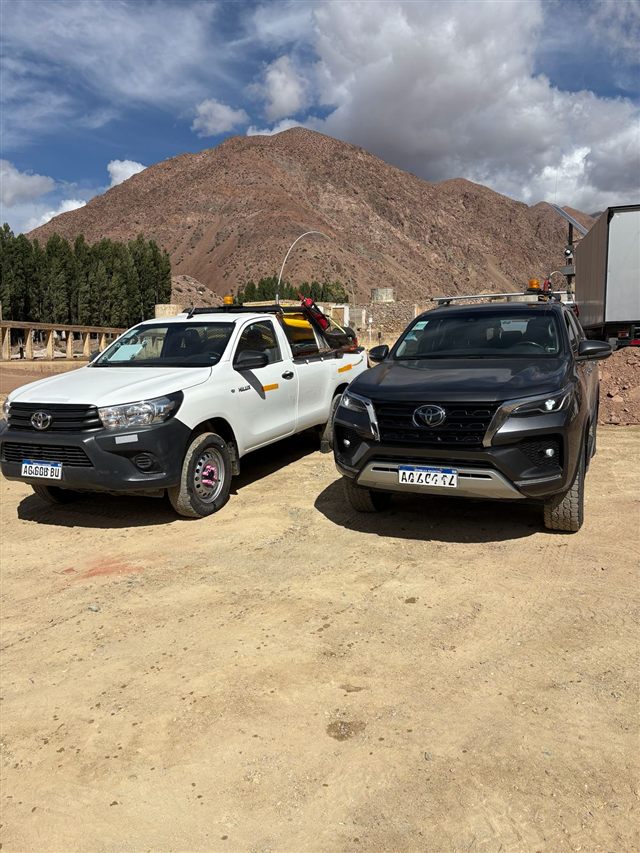 Vehículo 4x4 operando en alta montaña Argentina